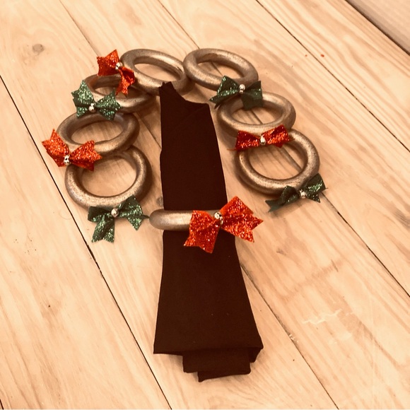 Christmas Holiday Festive Wood Napkin Rings with Shiny Red and Green Bows - Picture 2 of 9